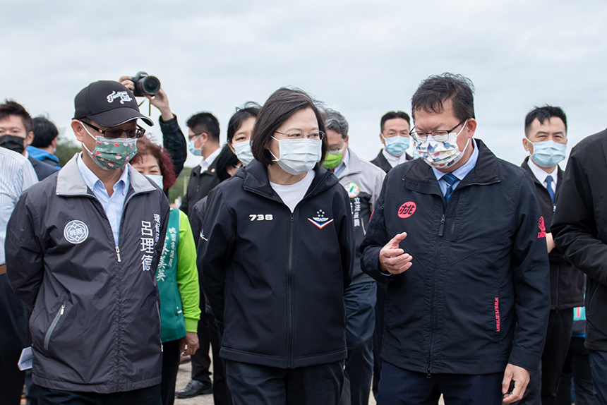 陪同蔡英文視察  鄭文燦：藻礁與三接共存已成進行式...