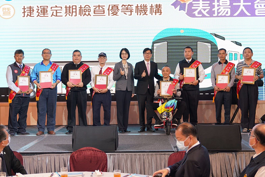 陳其邁表揚高市績優交警、義交及駕駛...