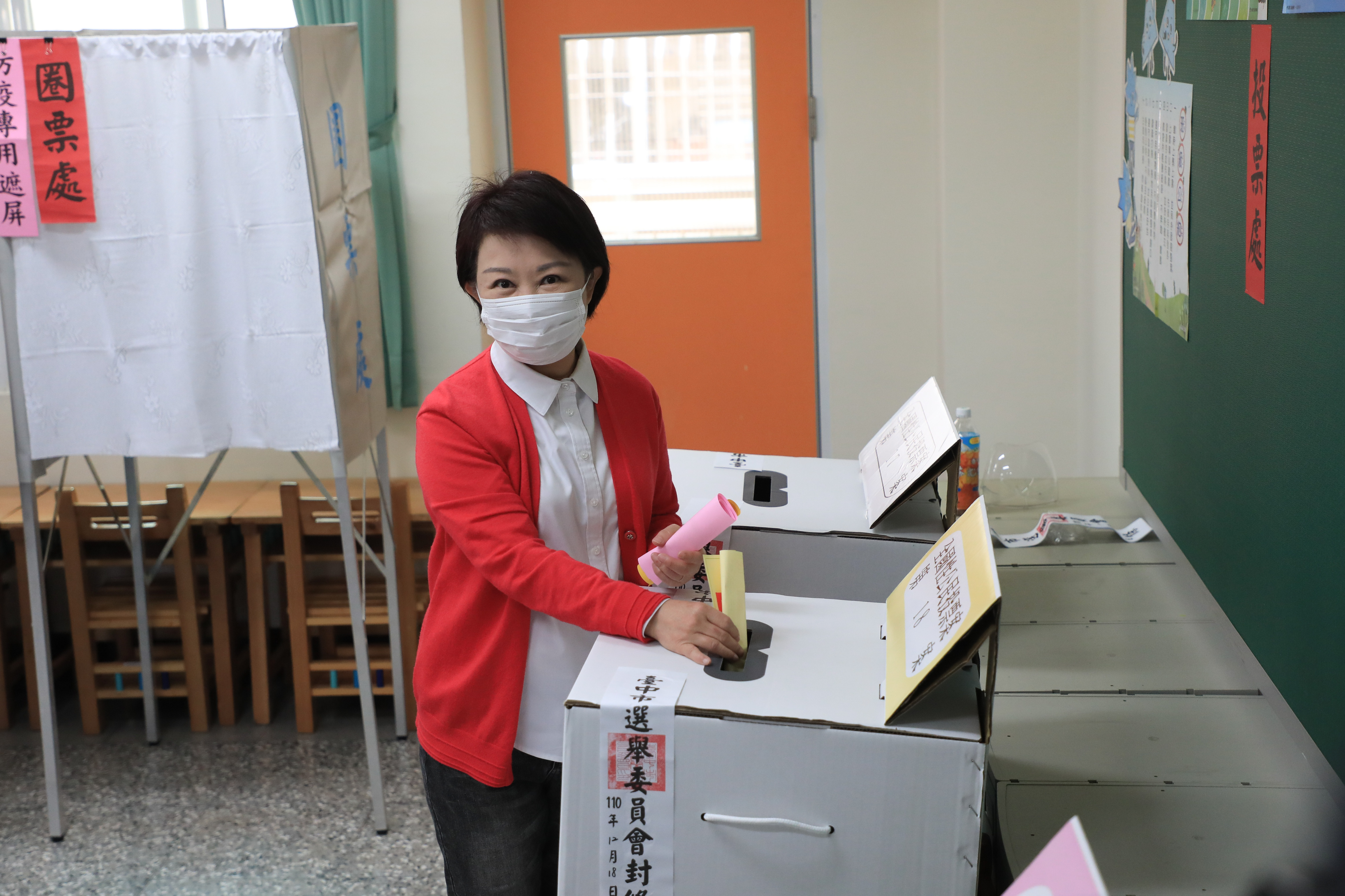 四大公投今登場  盧秀燕一早即赴健行國小投票