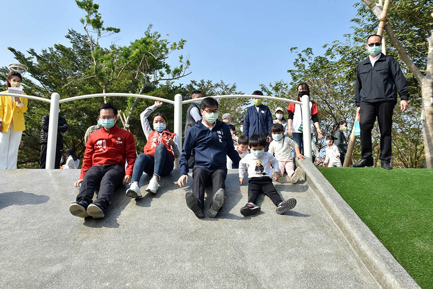 高雄再添親子共融空間  凹子底森林公園遊戲場啟用...