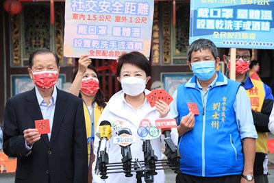 視察宗教場所防疫 盧秀燕停發市長過年小紅包