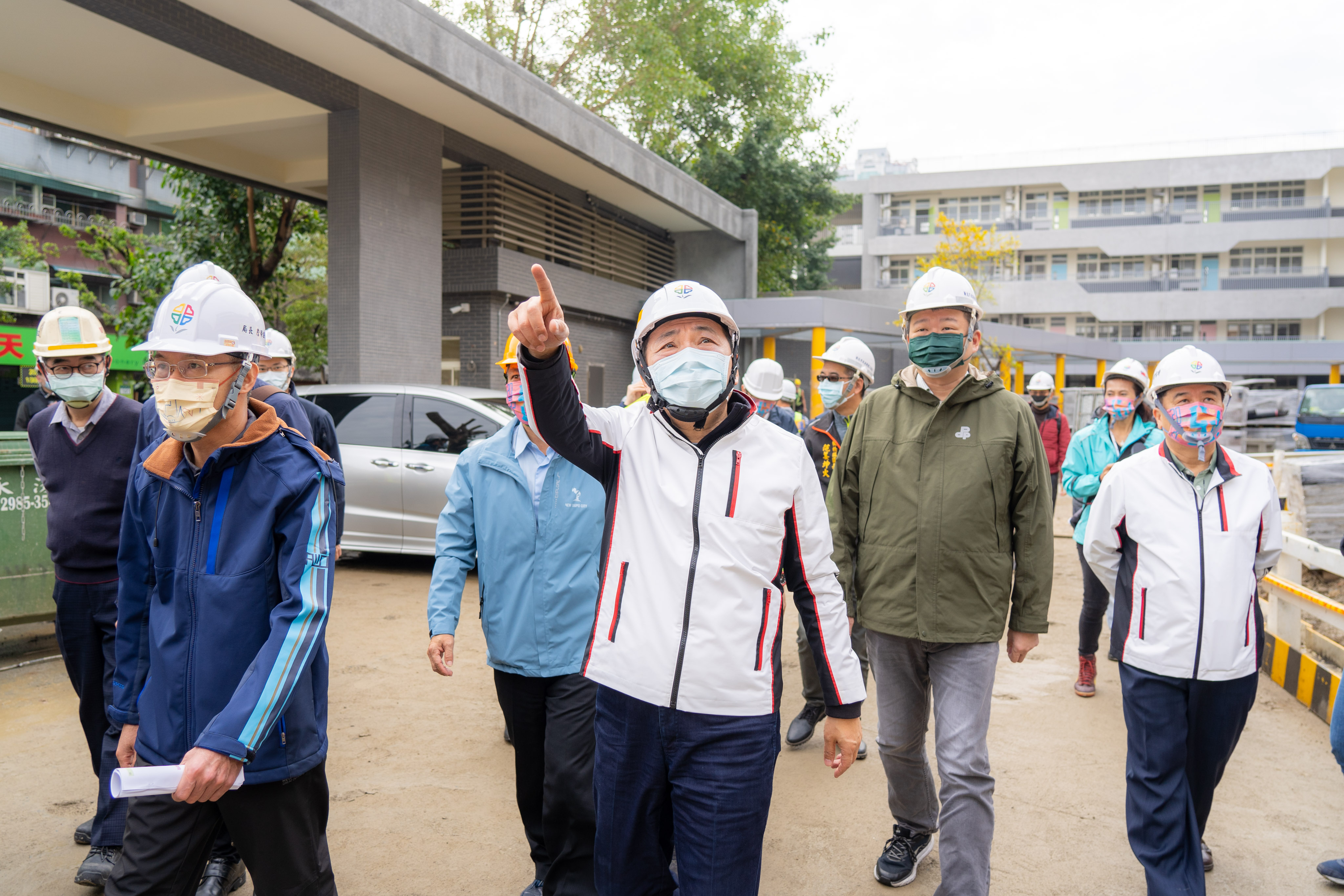 視察忠孝國中老舊校舍整建工程　侯友宜盼打造優質學習環境