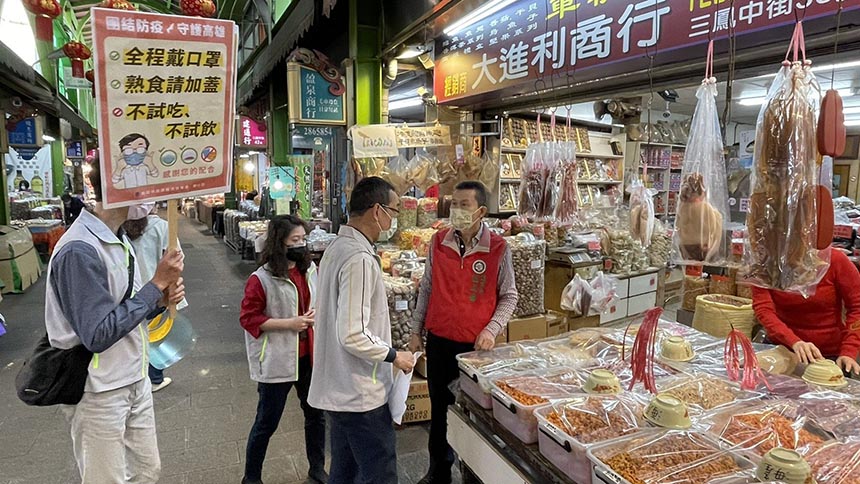 市場商圈出現春節採買潮  高市經發局稽查防疫措施
