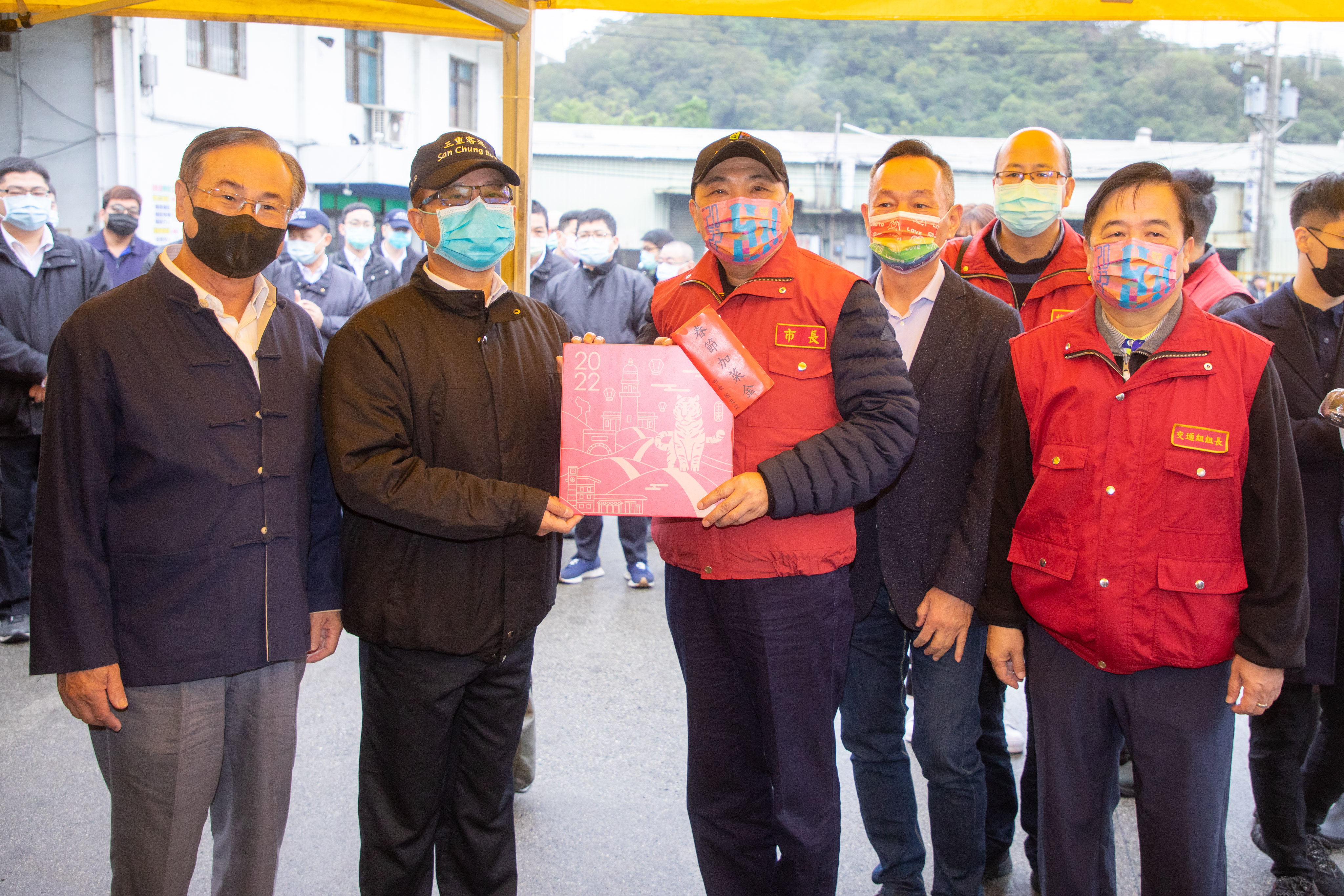 侯友宜視察公車清消作業 感謝業者及駕駛員落實防疫