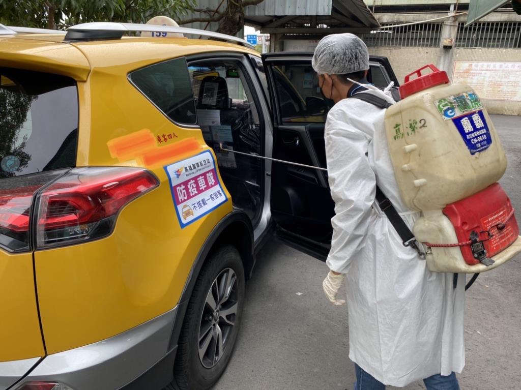 境外移入風險持續   高市衛生局落實機場防疫車隊車廂清消...