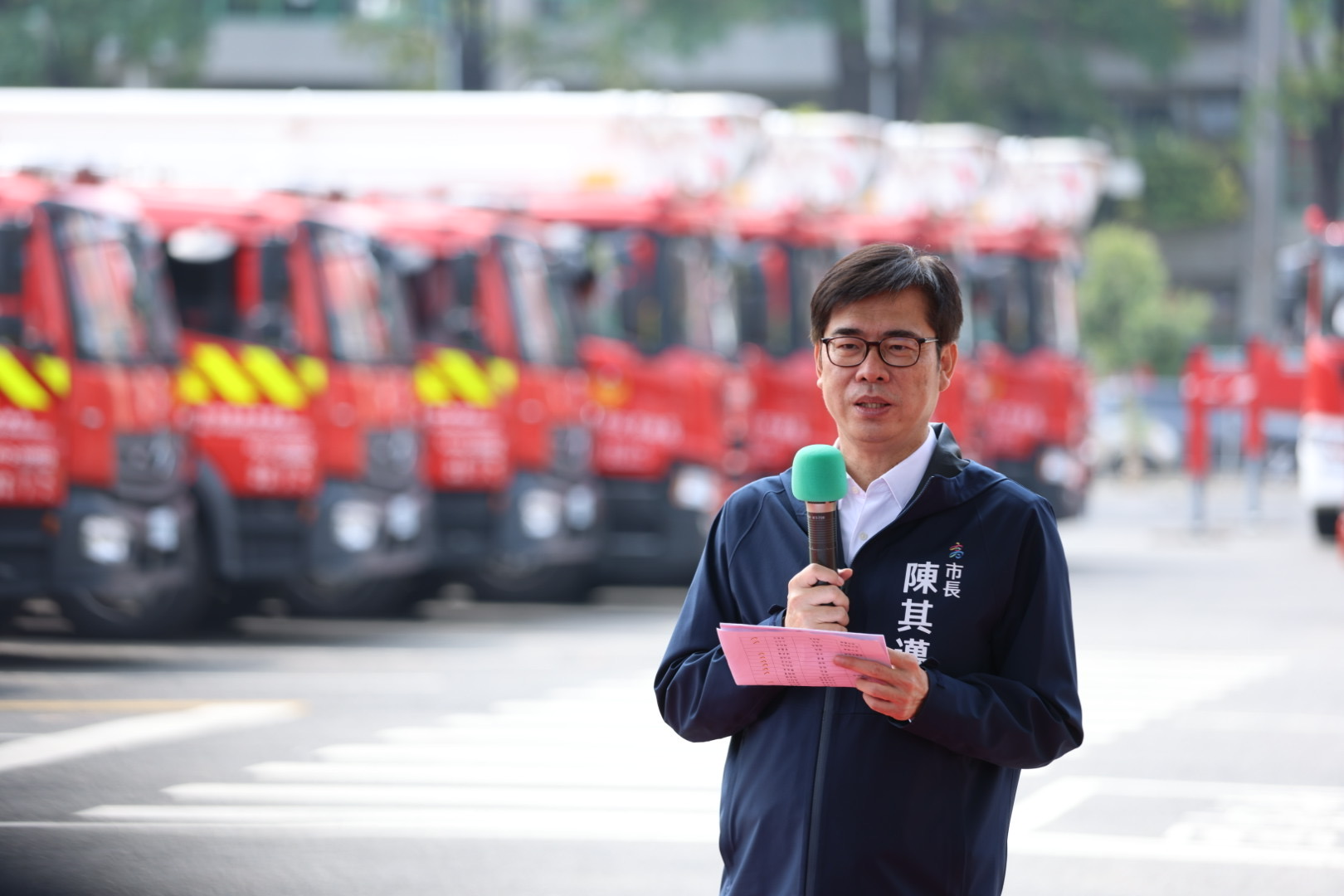 出席汰換消防車交車典禮   陳其邁感謝中央與地方共同守護人民安全