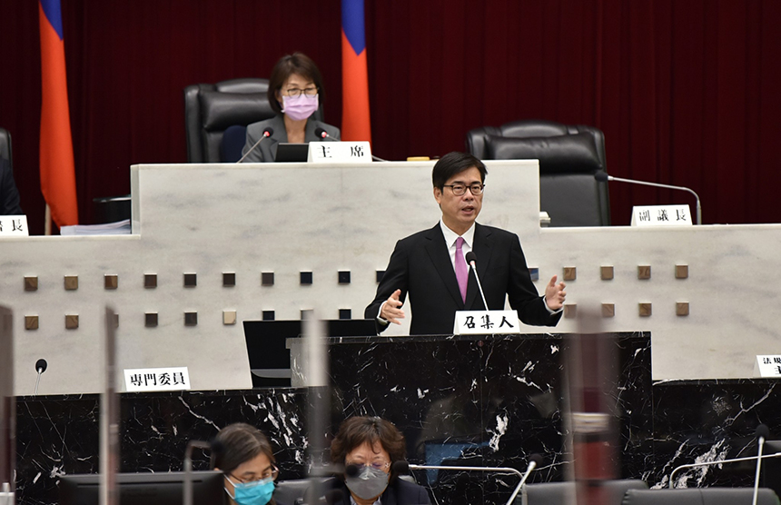 市議會施政報告  陳其邁：高雄動起來  攜手向前行...
