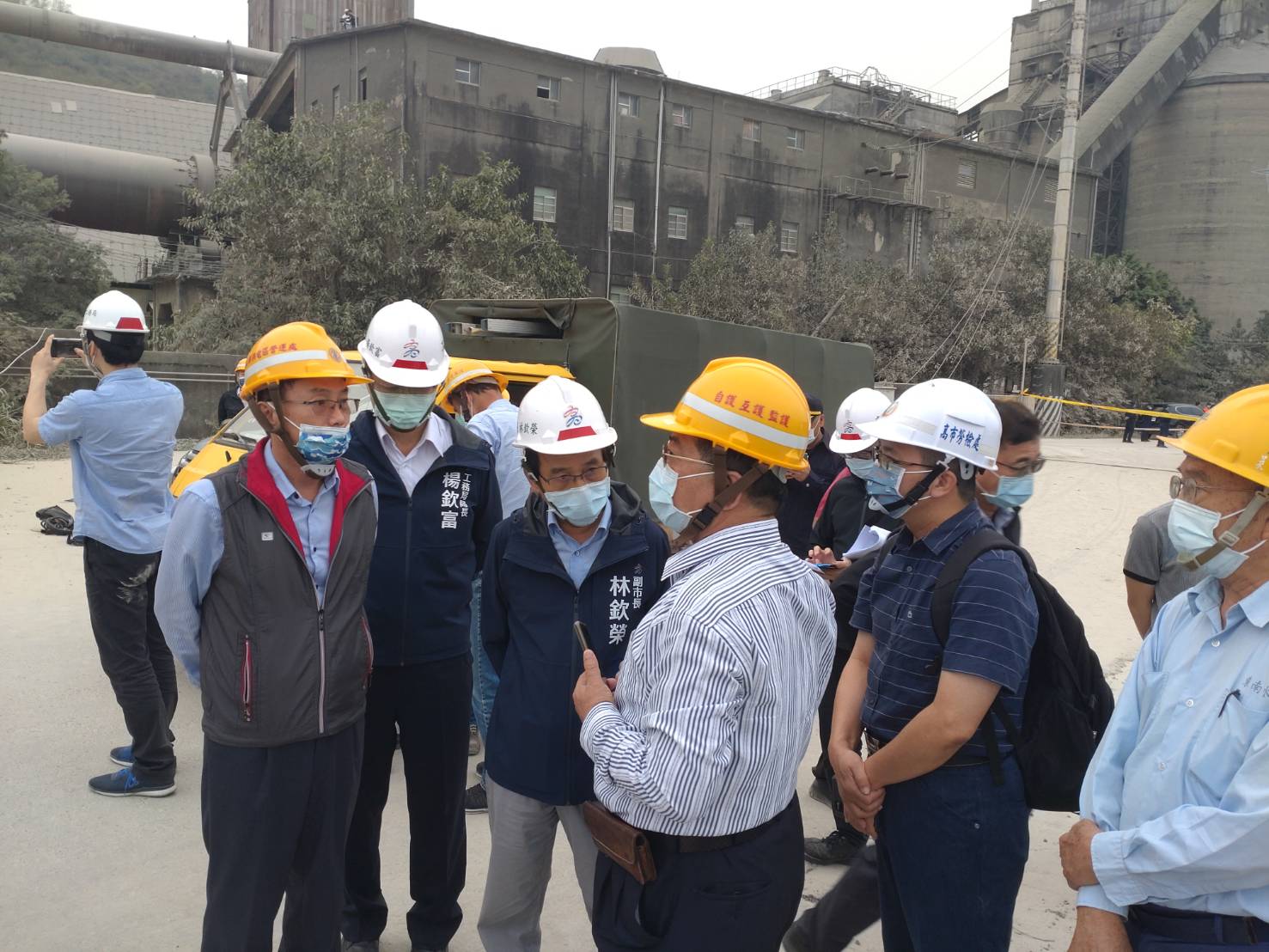 東南水泥拆除工程高塔倒塌  高鐵營運中斷 高市府全力協助接駁輸運