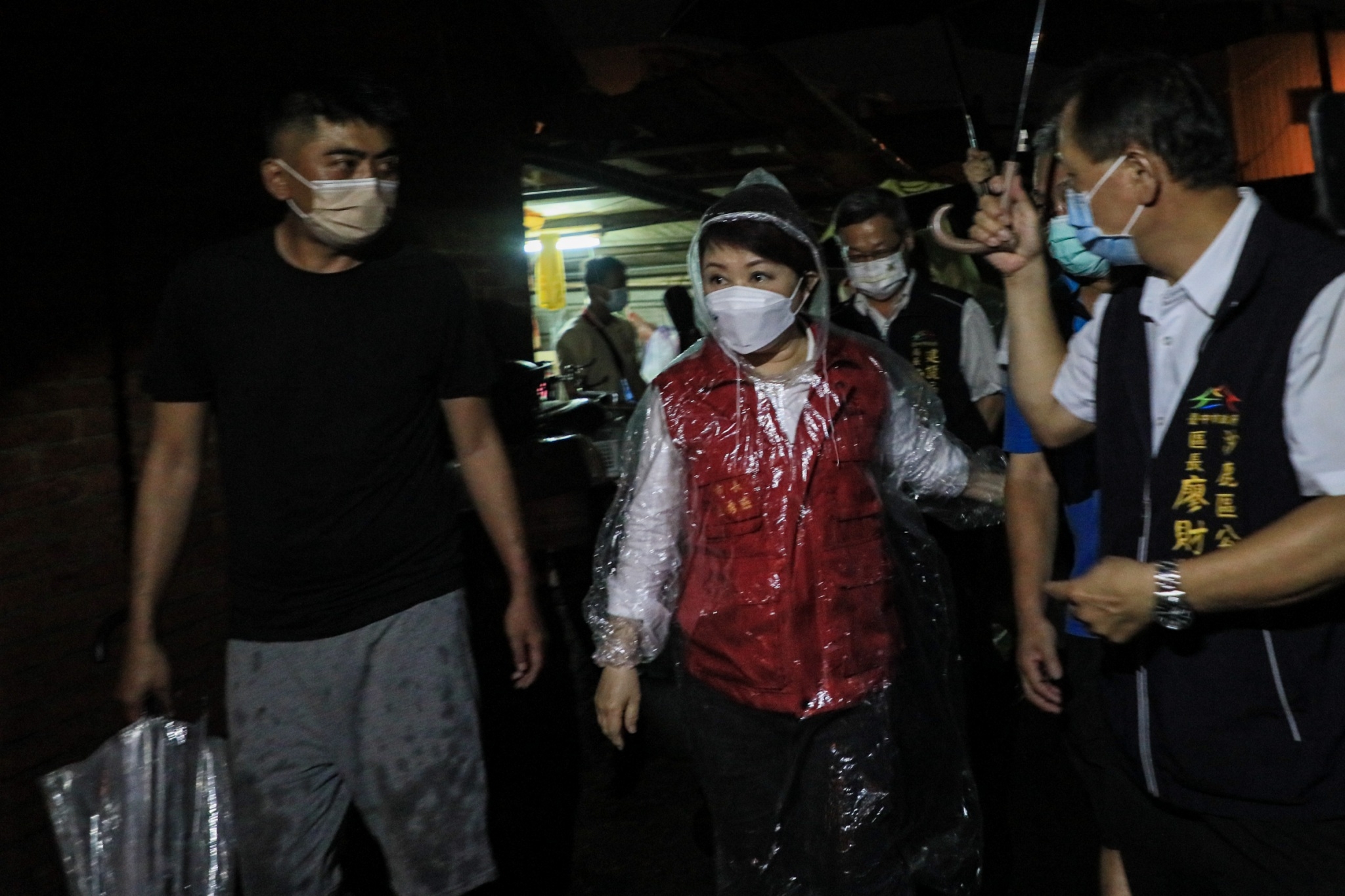 夜間冒雨視察沙鹿積水民宅 盧秀燕:持續加強排水效能