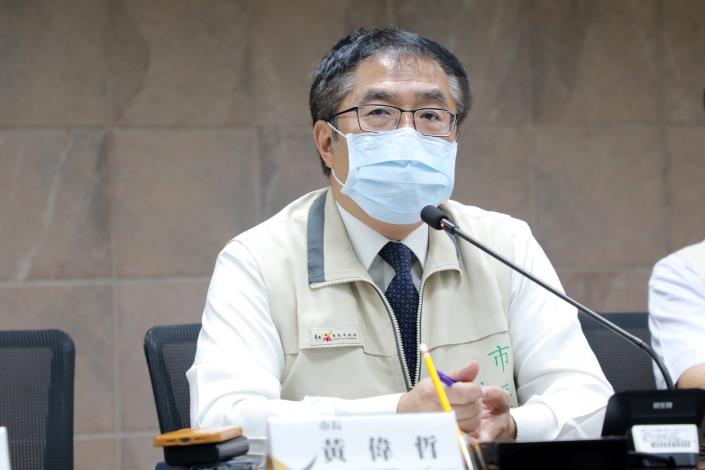 市長宣布明年加碼健保福利金 擴大照顧經濟弱勢長者...