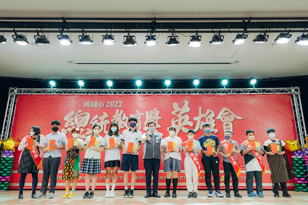 桃市總統教育獎歷屆得主回娘家   鄭市長讚揚獲獎者學習成...
