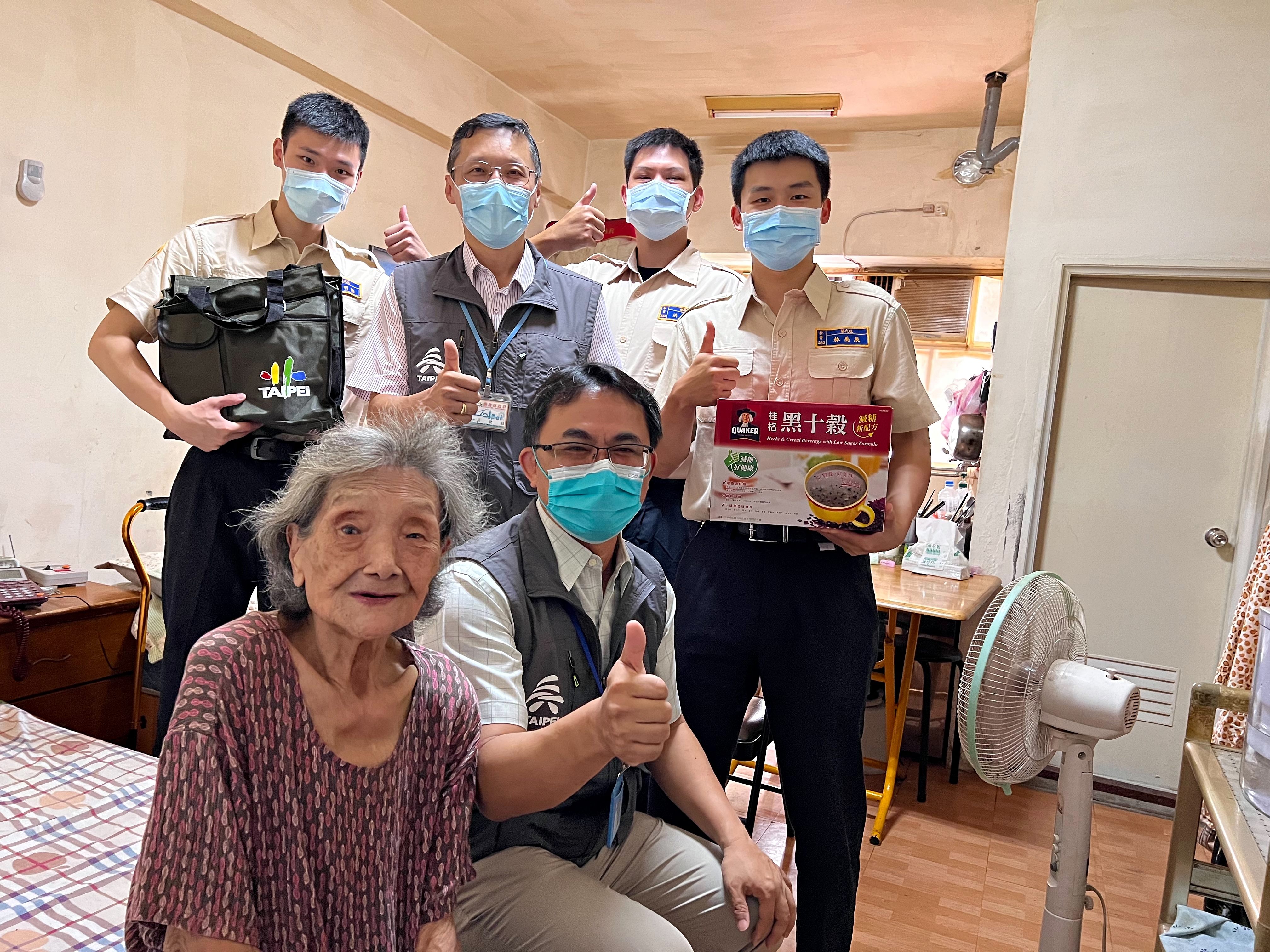 老吾老以及人之老　替代役役男關懷慰問中正國宅獨居長者...