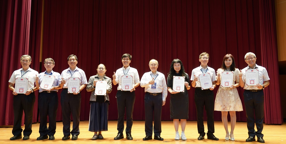 教育創新 登峰造極!臺北市111學年度第1學期公私立中等學校...