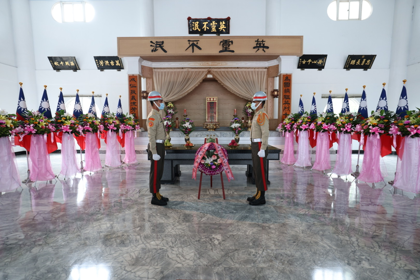 主持軍人忠靈祠秋祭典禮 陳其邁向先烈致敬