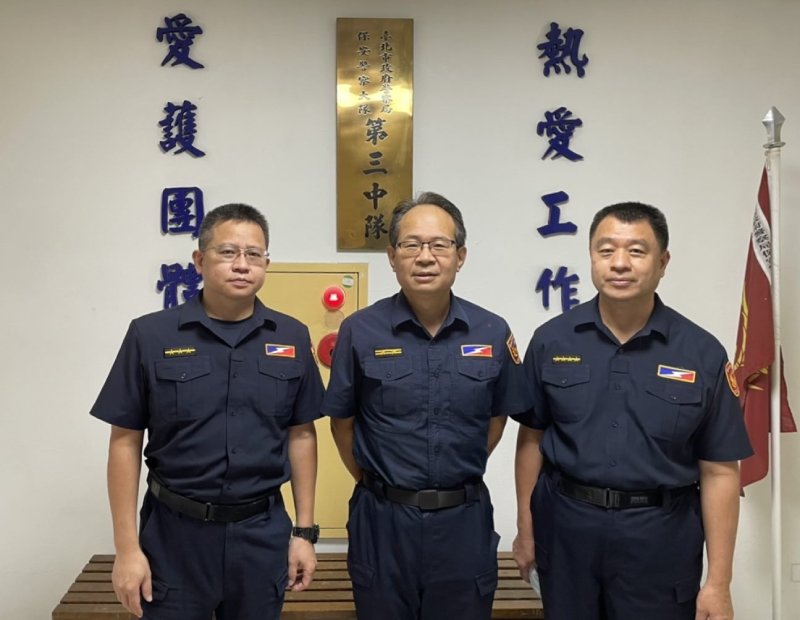 「險象環生」長者陷車流  保大警急救援 宣導行人8提醒保安...