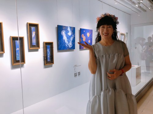 紫要你幸福膠彩創作個展  中友時尚藝廊展出