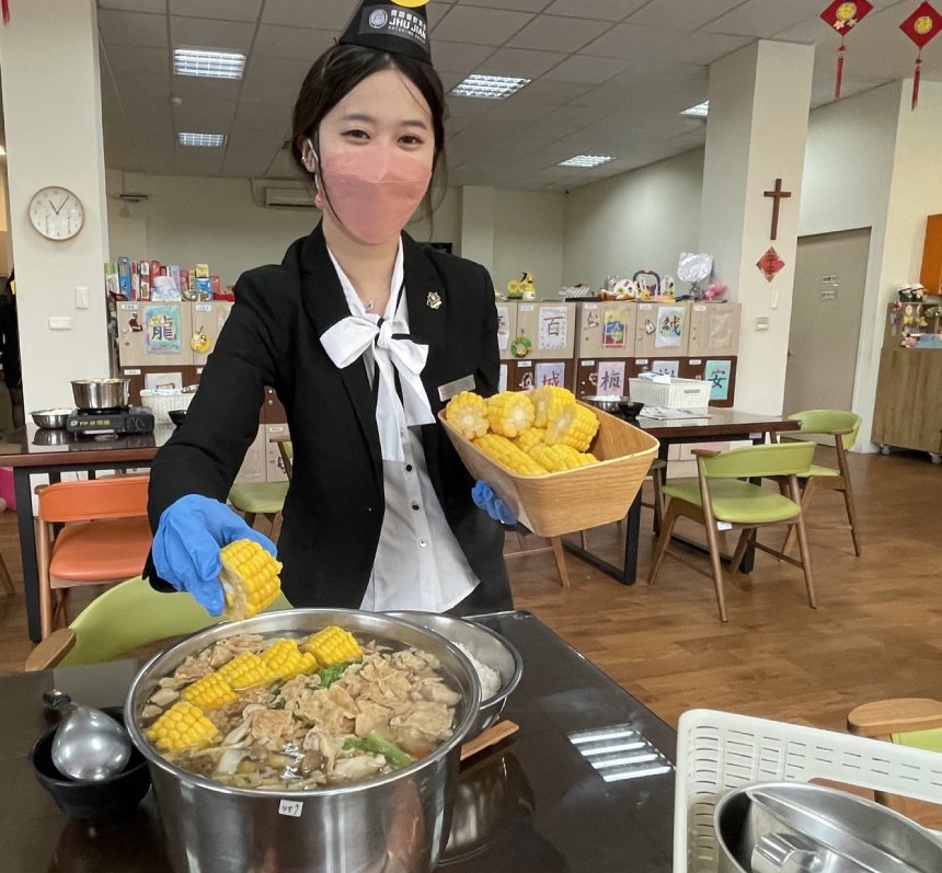 注重社會責任　連鎖餐飲「義煮」捐湯底包...