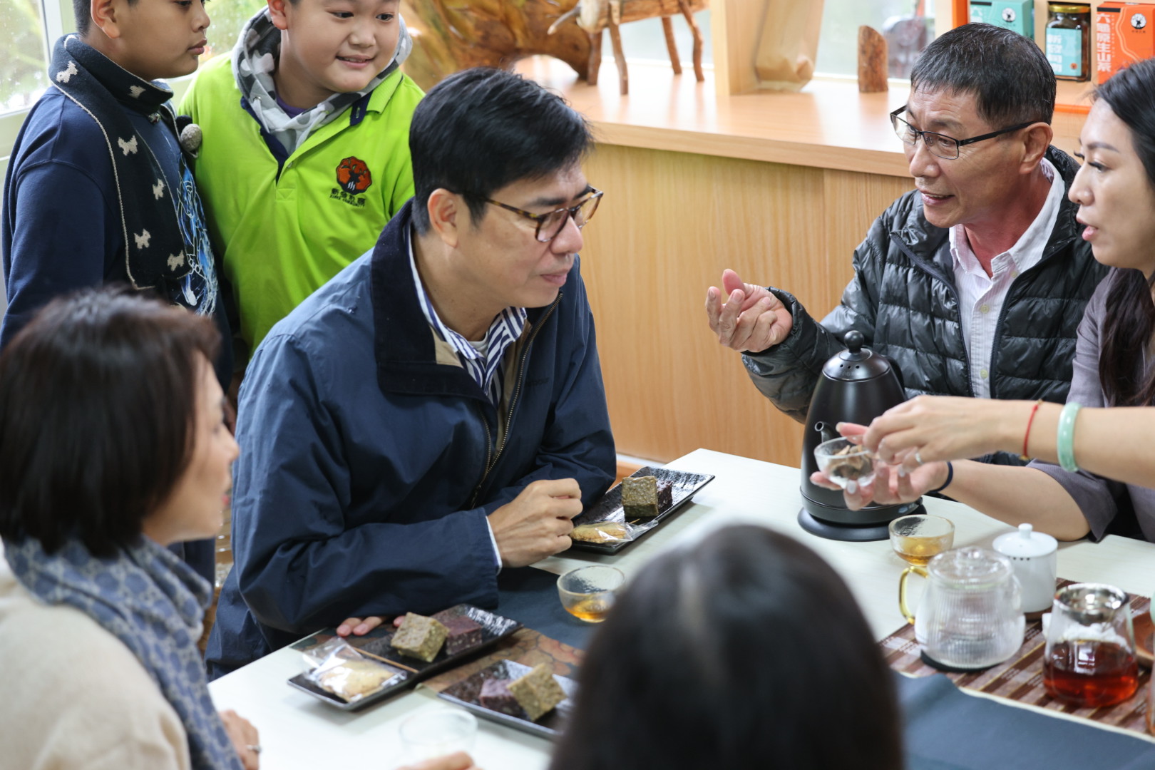 六龜新發社區山茶季登場 陳其邁力推六龜產業觀光