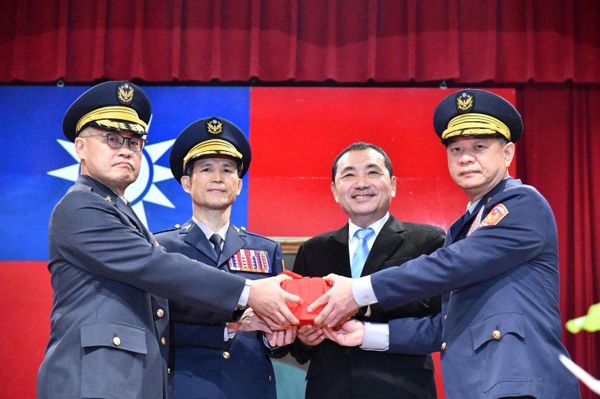 廖訓誠接棒新北市警察局長  侯友宜：齊心全力預防犯罪淨...
