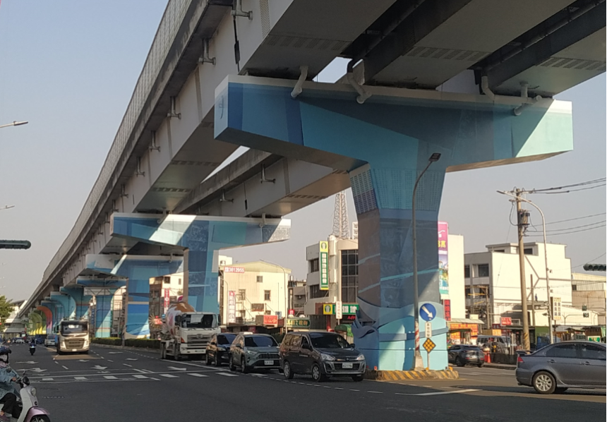 城市美學新典範，捷運墩柱換新裝 捷運楠梓加工區站（R19）...
