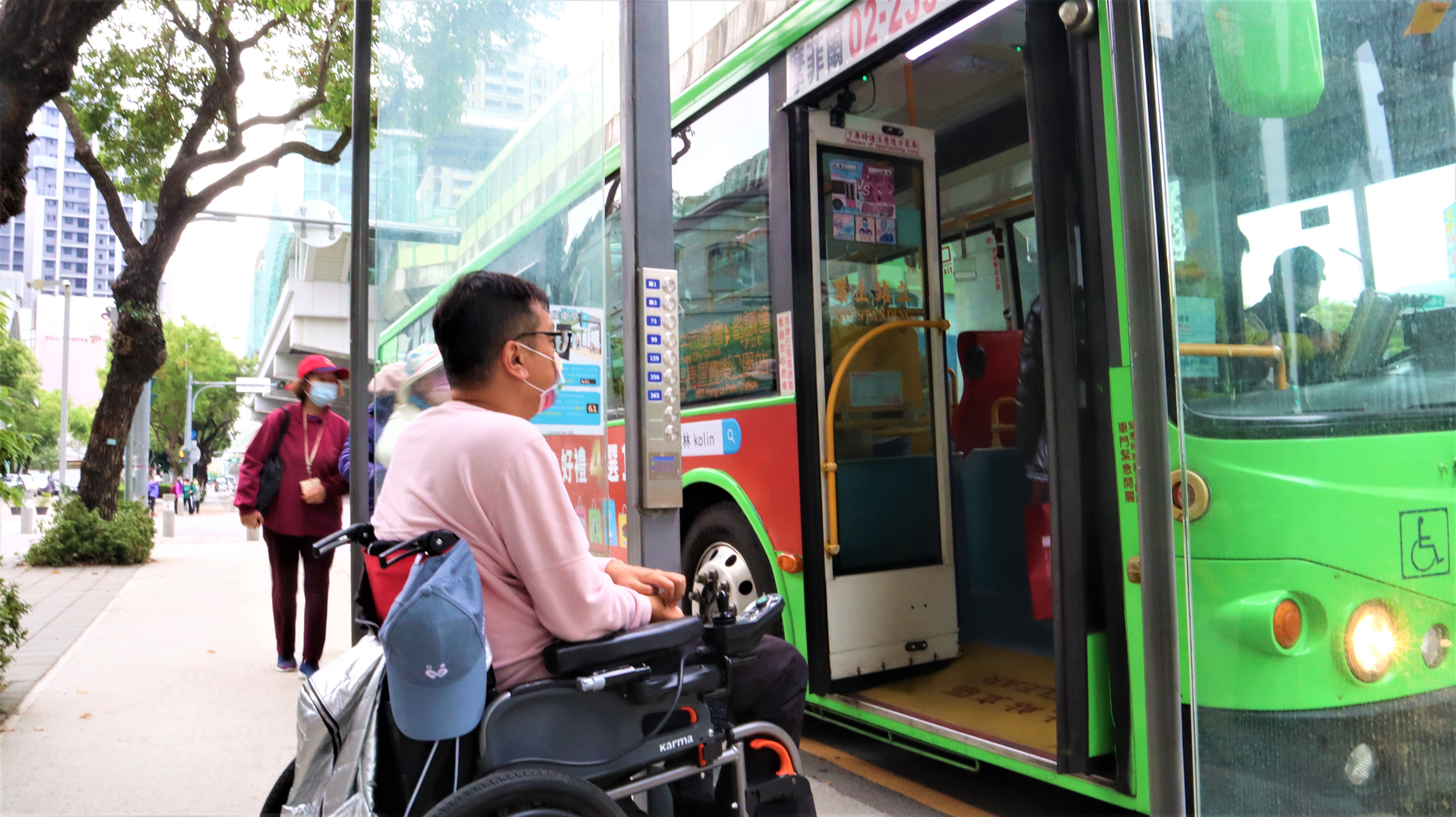 中市候車亭微笑鈴鐺藏著感人母愛