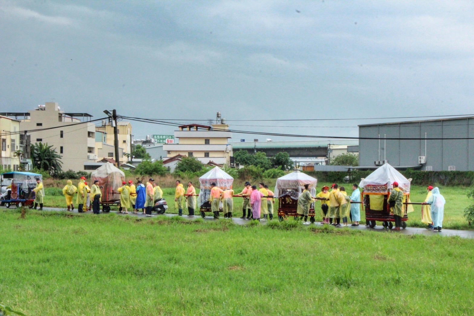 十八庄迎媽祖  風雨中前行更顯虔敬