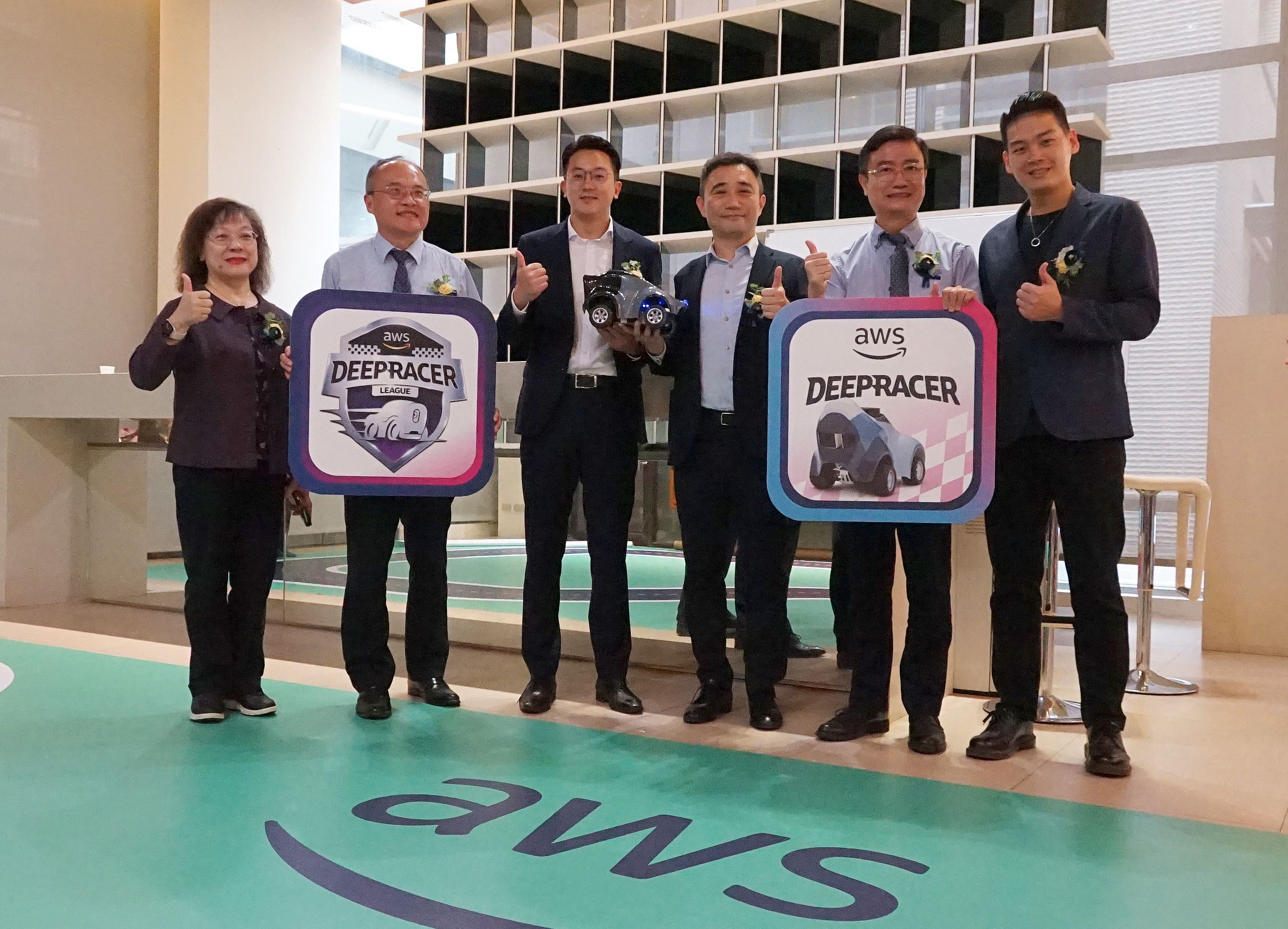 高市府、國泰金、AWS攜手推人工智慧與雲端證照挑戰賽 培育在地數位人才對接企業需求
