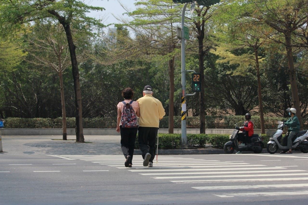 調整行人通行秒數  交通局三招保障行人安全