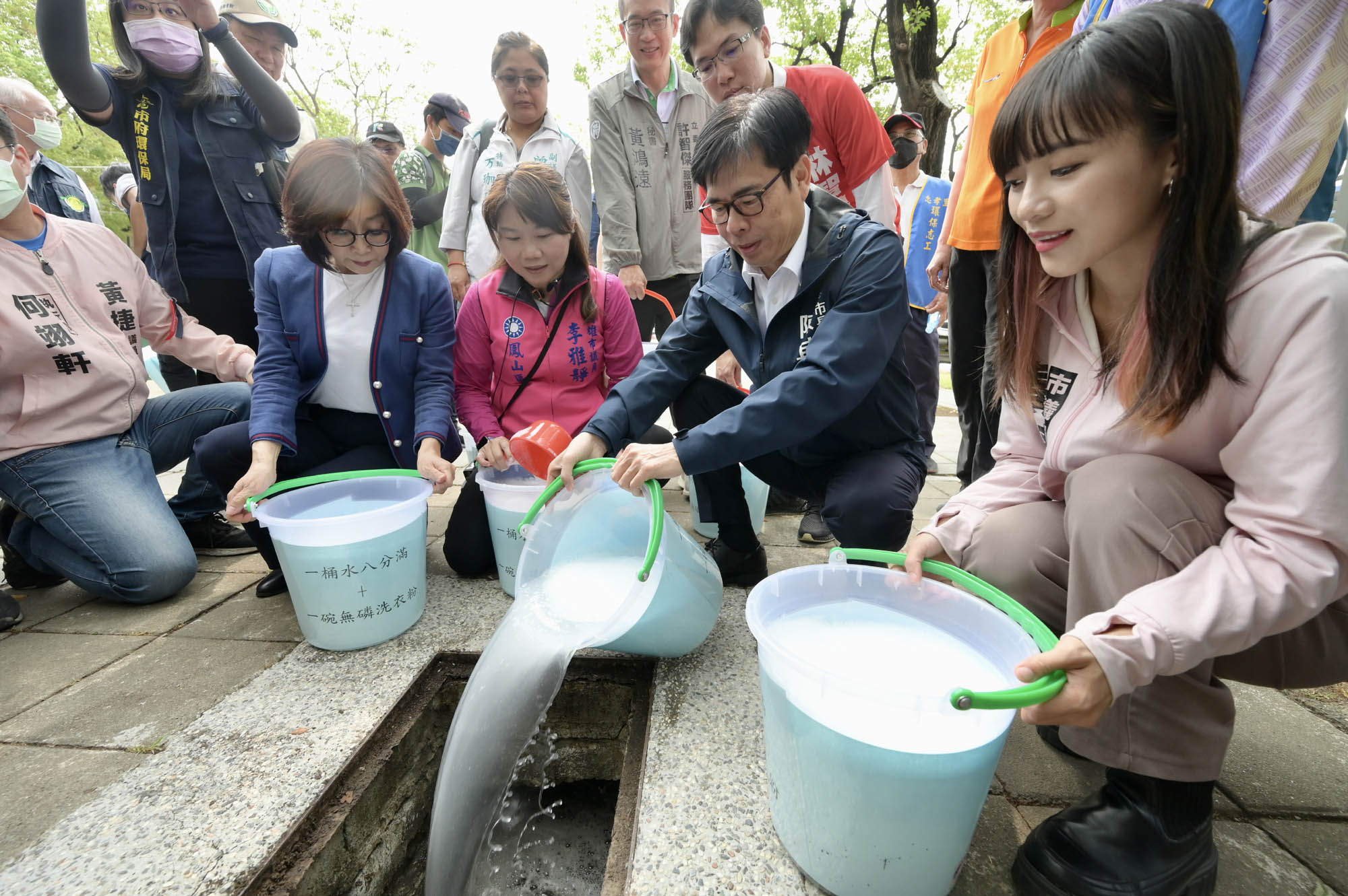 「防登革熱日」雨後社區動員滅蚊  落實巡倒清刷