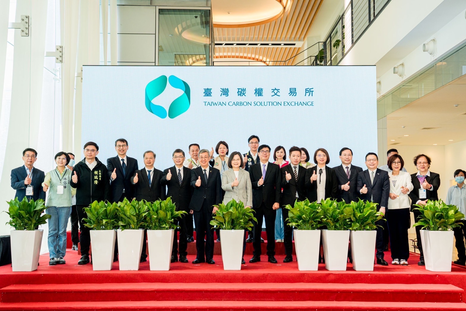 碳交易時代來臨！臺灣碳權交易所今高雄正式揭牌 ...