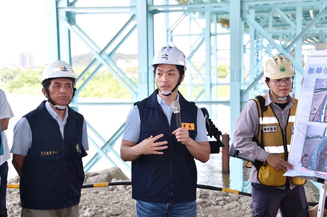 蔣萬安視察民權大橋整建工程撤離工作...