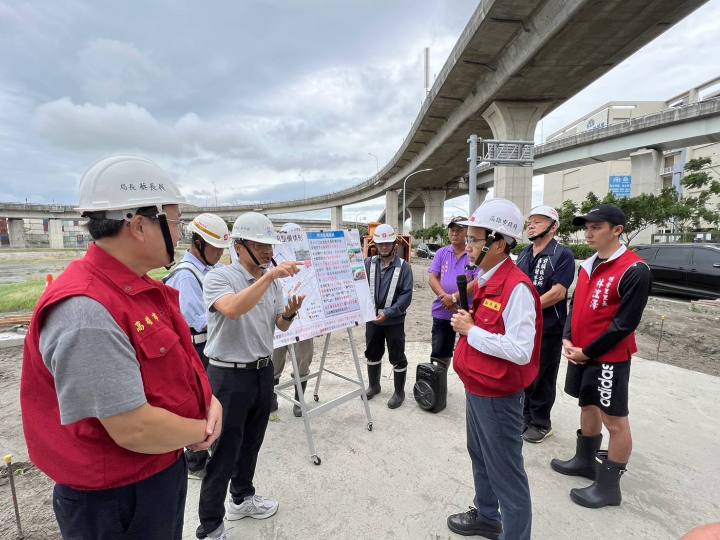 林欽榮副市長視察林園龍潭寺前閘門與前鎮漁港在建工程   ...
