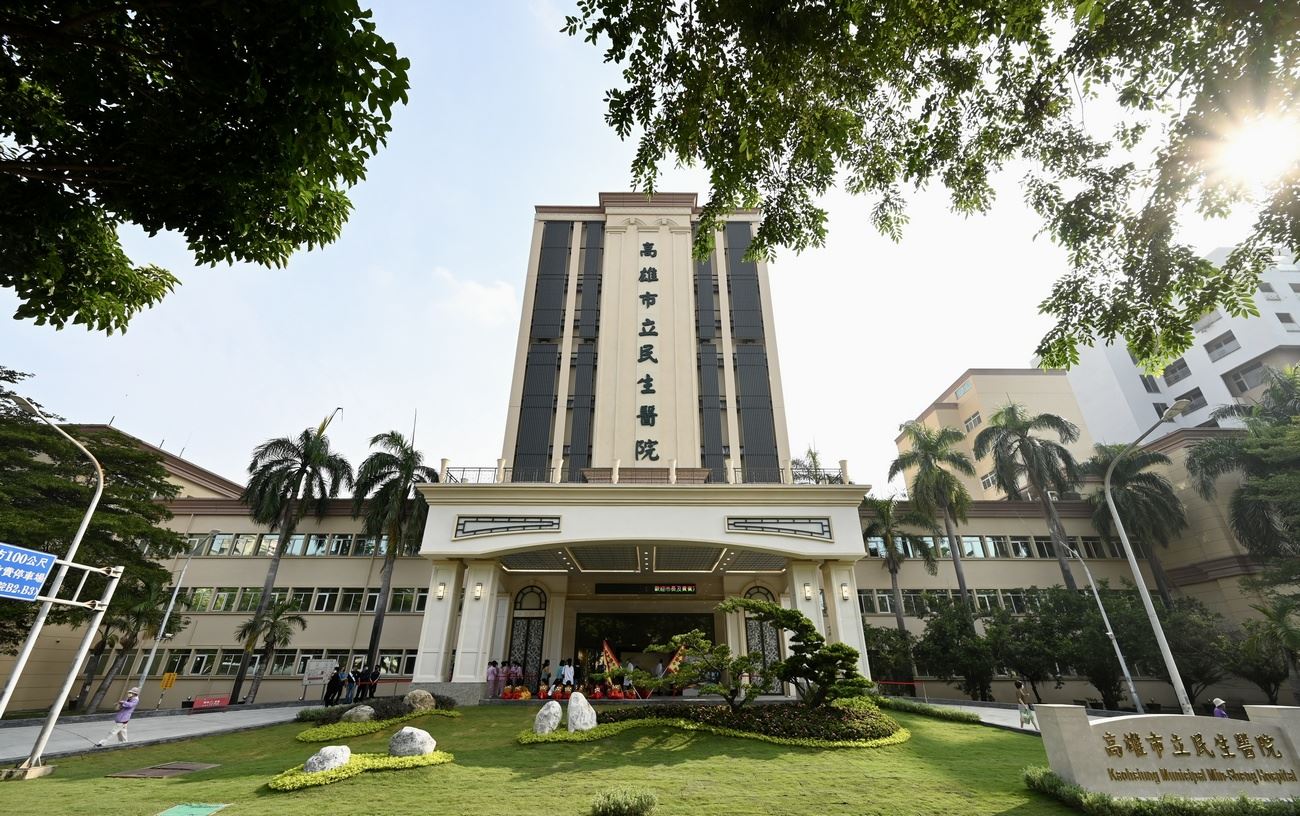 民生醫院全新中庭  提供民眾舒適的候診環境...