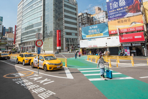 推動人本交通  改善桃園火車站前行人通行空間...