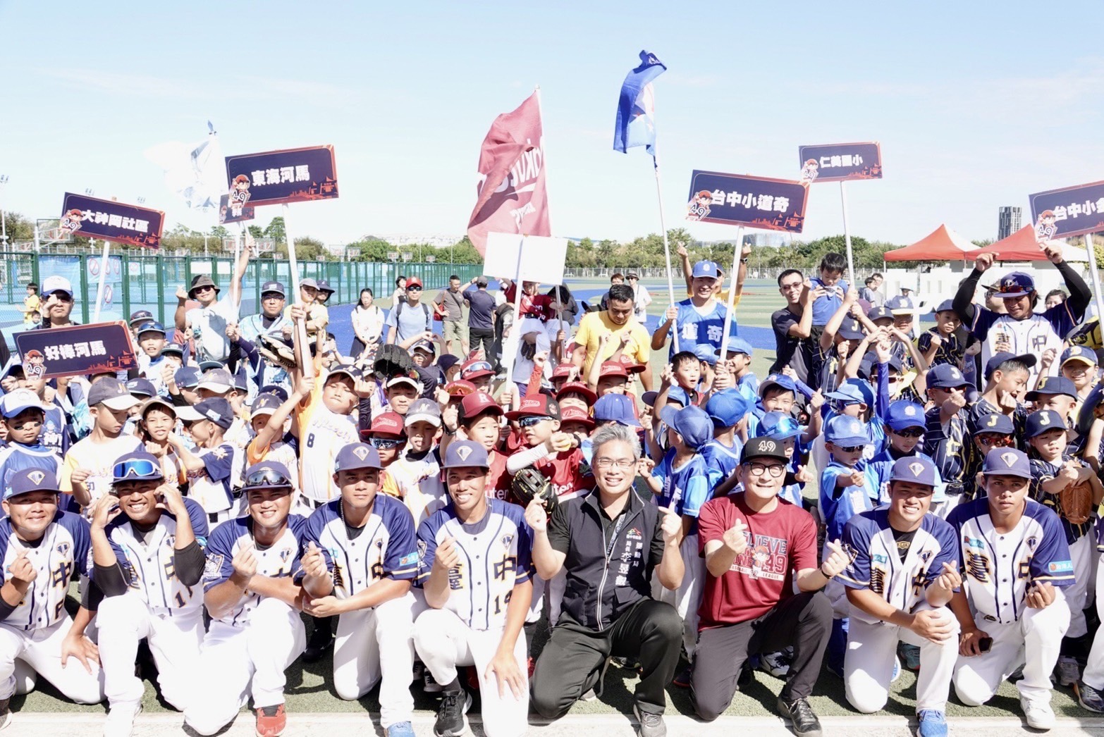 市長盃U8迷你棒球錦標賽  陽耀勳攜手小球員PLAY BALL