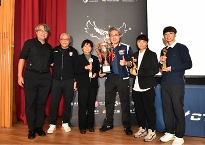 台中藍鯨女足摘冠稱霸全國  囊括最佳教練 %E9手套 %E9手獎...