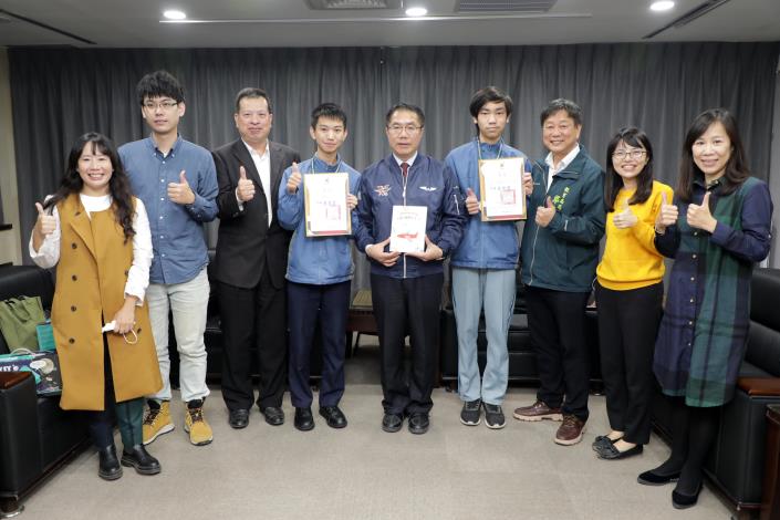 臺南之光  建興國中洪靖承、蘇程玹奪國際科奧金牌 ...