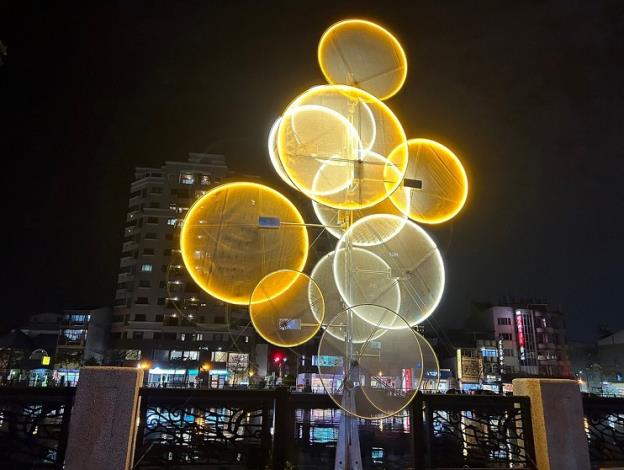 安平燈區14場空中展演  點亮安平漁港夜空...