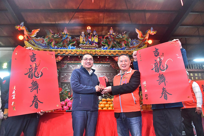 關心春節前蔬果交易  侯友宜視察三重果菜市場...