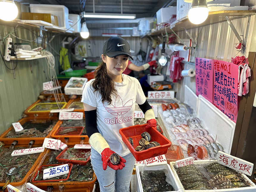 龜吼漁夫市集新春初一至初五發紅包  祝您全家龍平安...