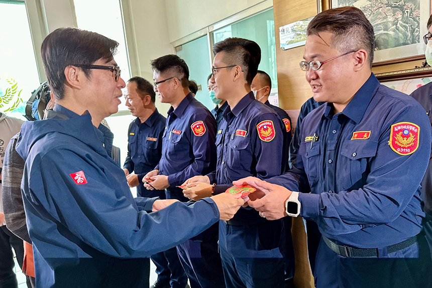 春節期間堅守崗位  陳其邁慰勉警察同仁...