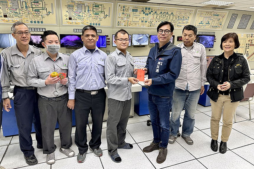 年節掃除業務爆量  陳其邁鼓舞環保局同仁...