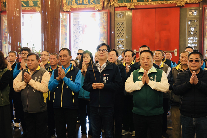 龍年開春首日  陳其邁海線廟宇參香祈福