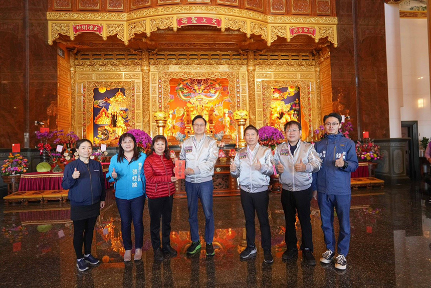 張善政初三參香祈福  贈廟方祈福金...
