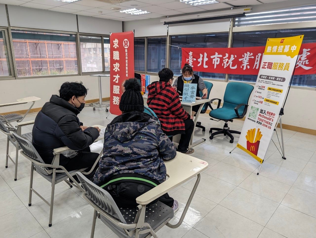 龍薪大躍  %E4才龍進來!北市企業釋出500個工作機會...