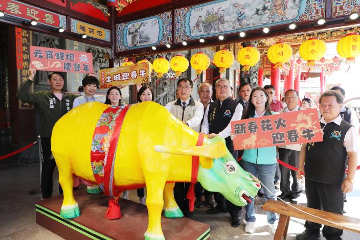 台南鹿耳門聖母廟「萬人糊春牛」  元宵煙火週末狂炸2小時...