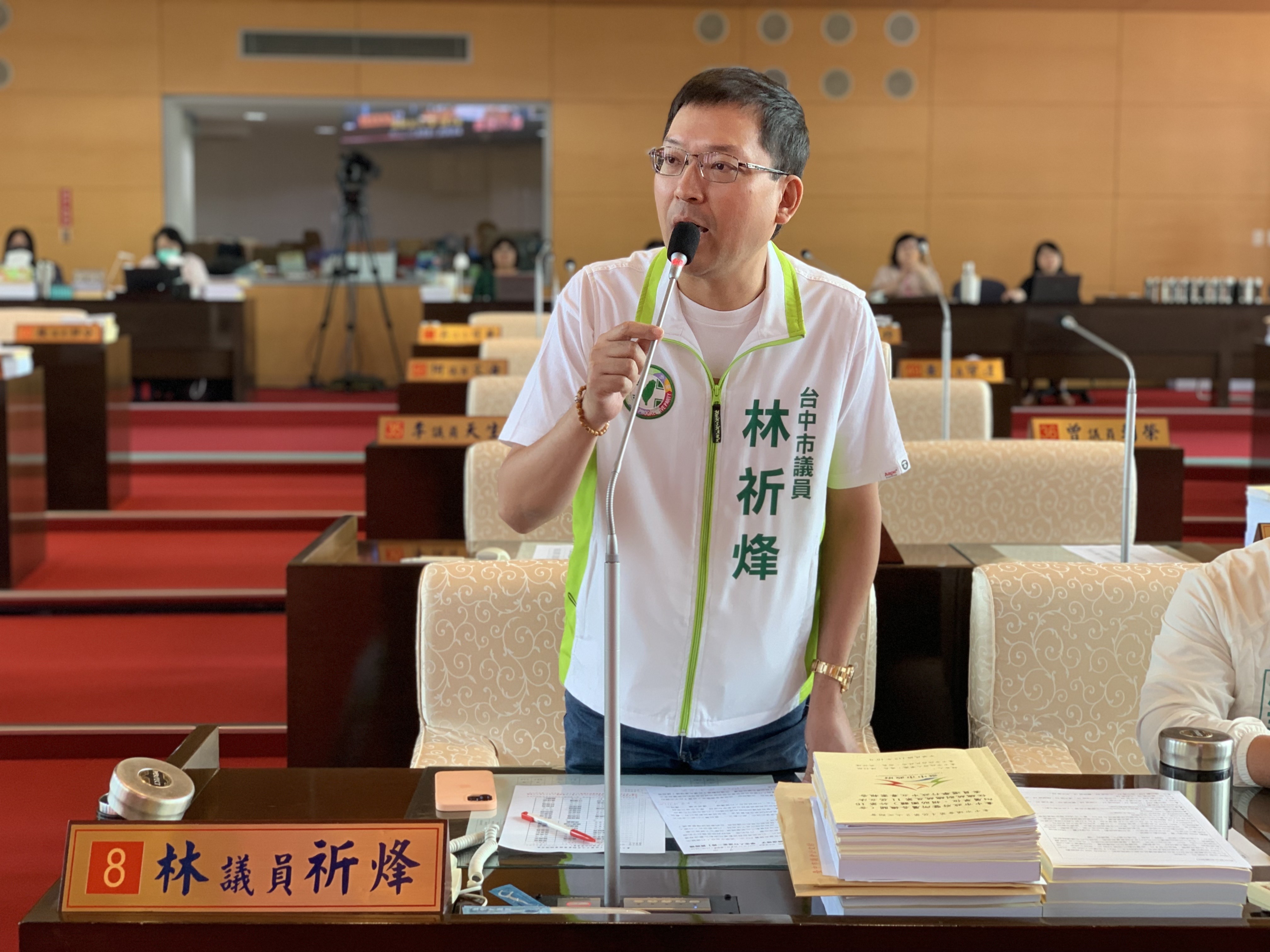 要和誰「同鮭魚進」？ 中捷 : 是海鮮廣告！...