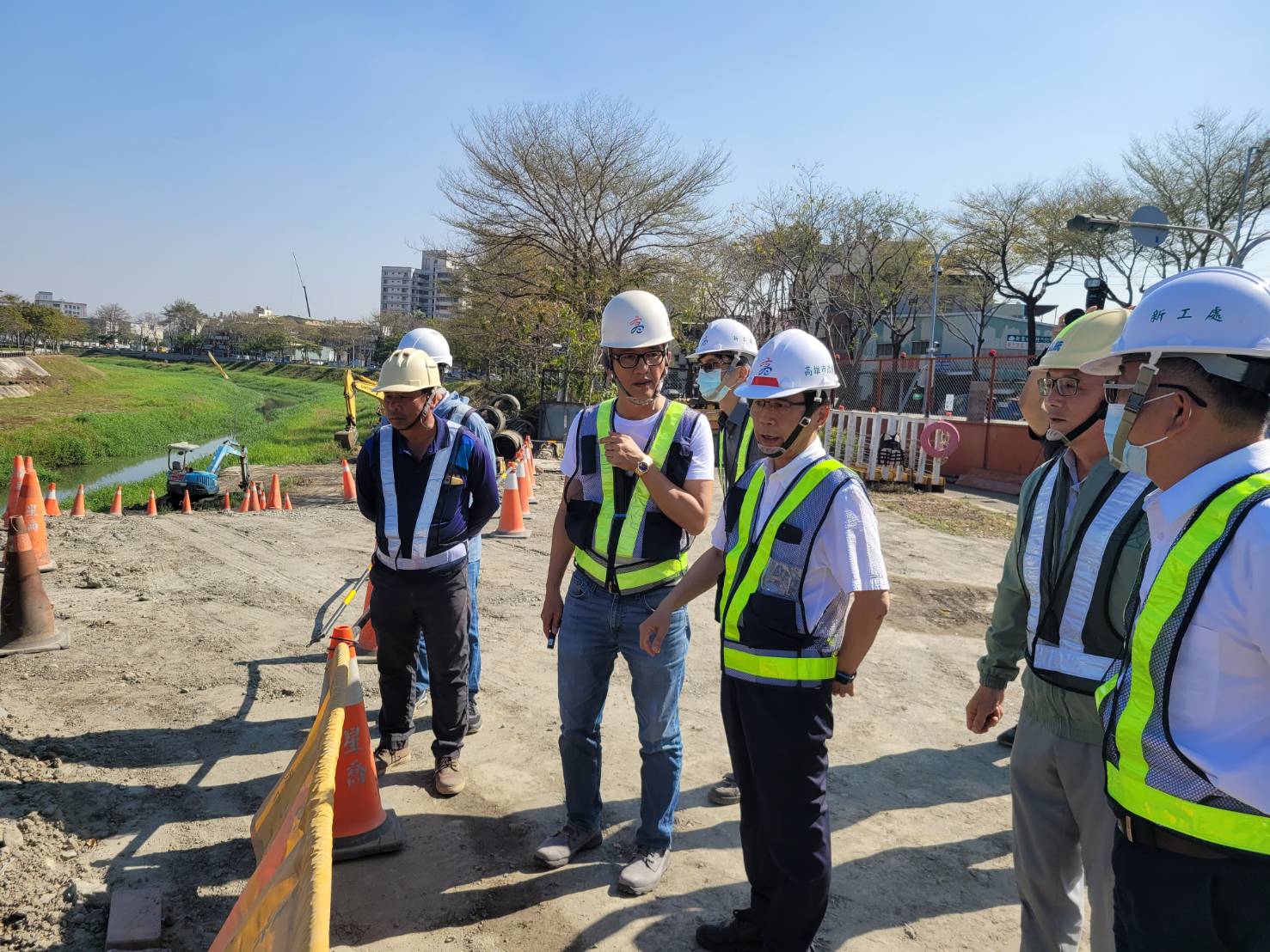 視察岡山筧橋上梁  新行政中心預定118年落腳機15...