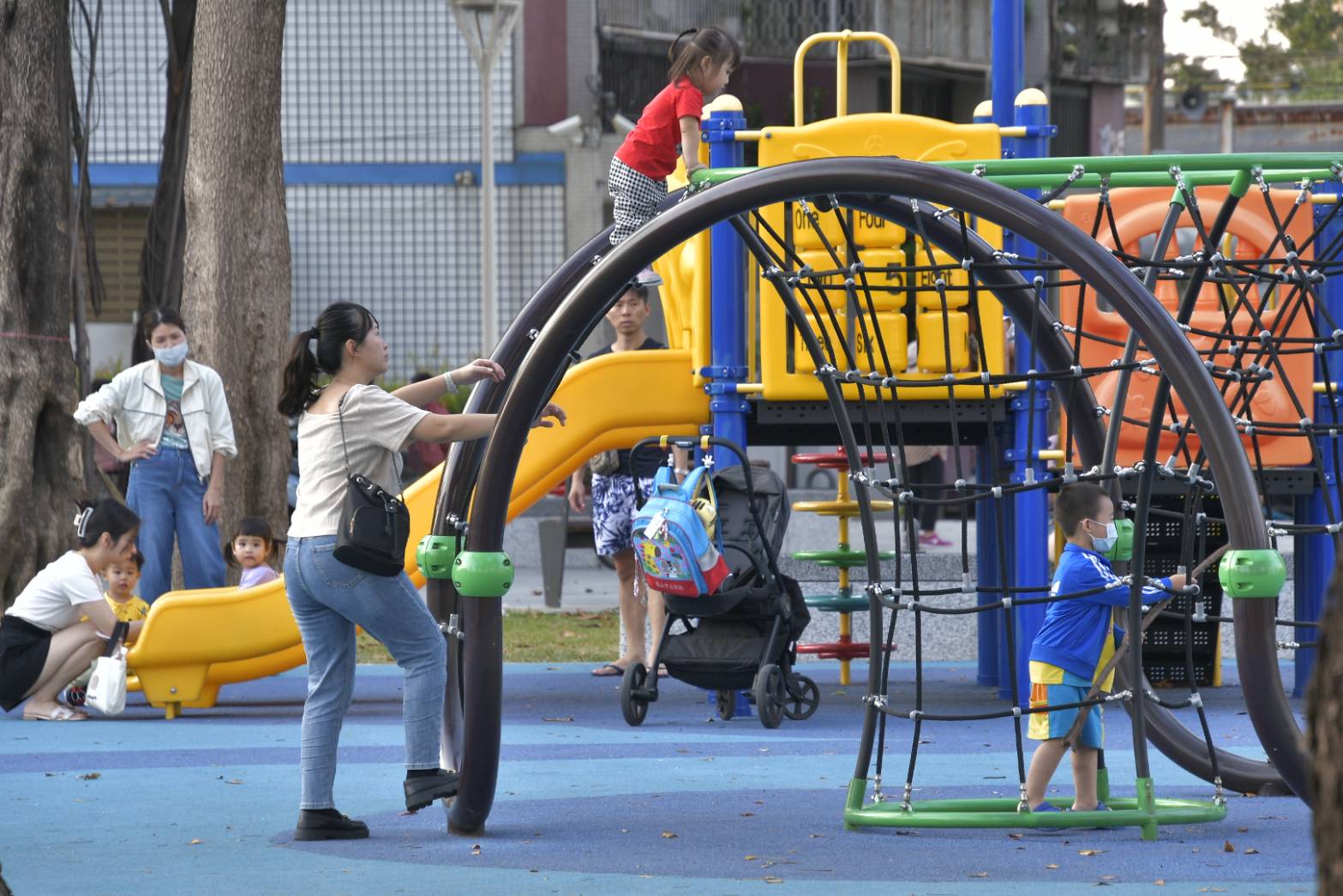 鳳山自強公園 友善全齡休憩空間...