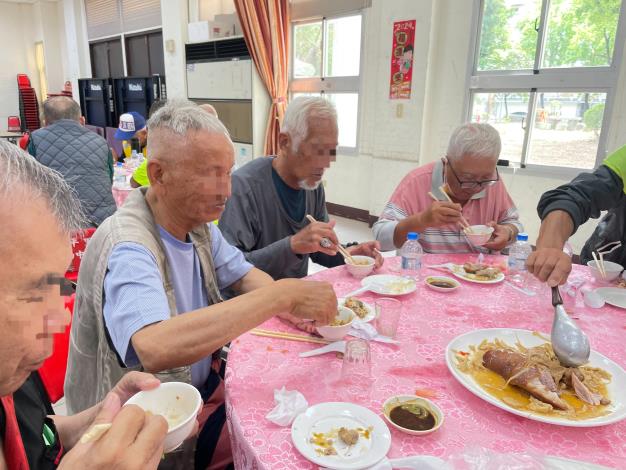 「關懷街友活動暨餐會」南巿邀百位街友復活節共餐 ...